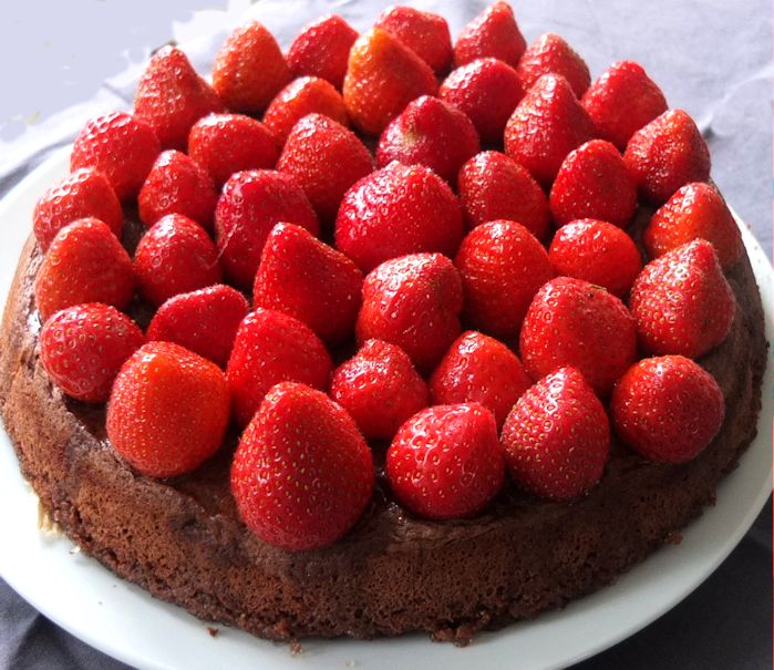 STR019 - Strawberry_Chocolate_Cake