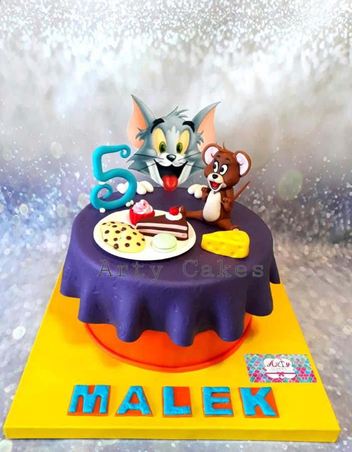 CRT014 - Cartoon Cake