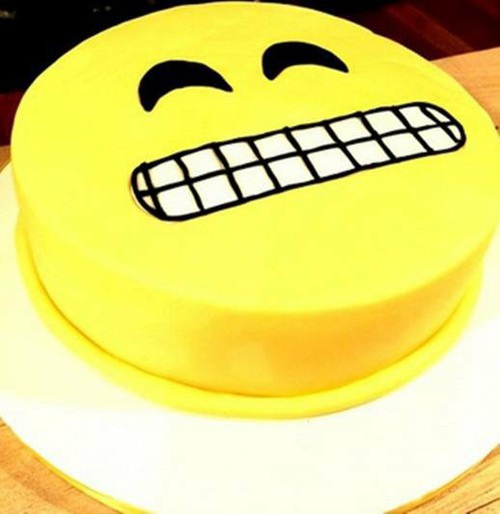 SMY008 - Smiley Cake