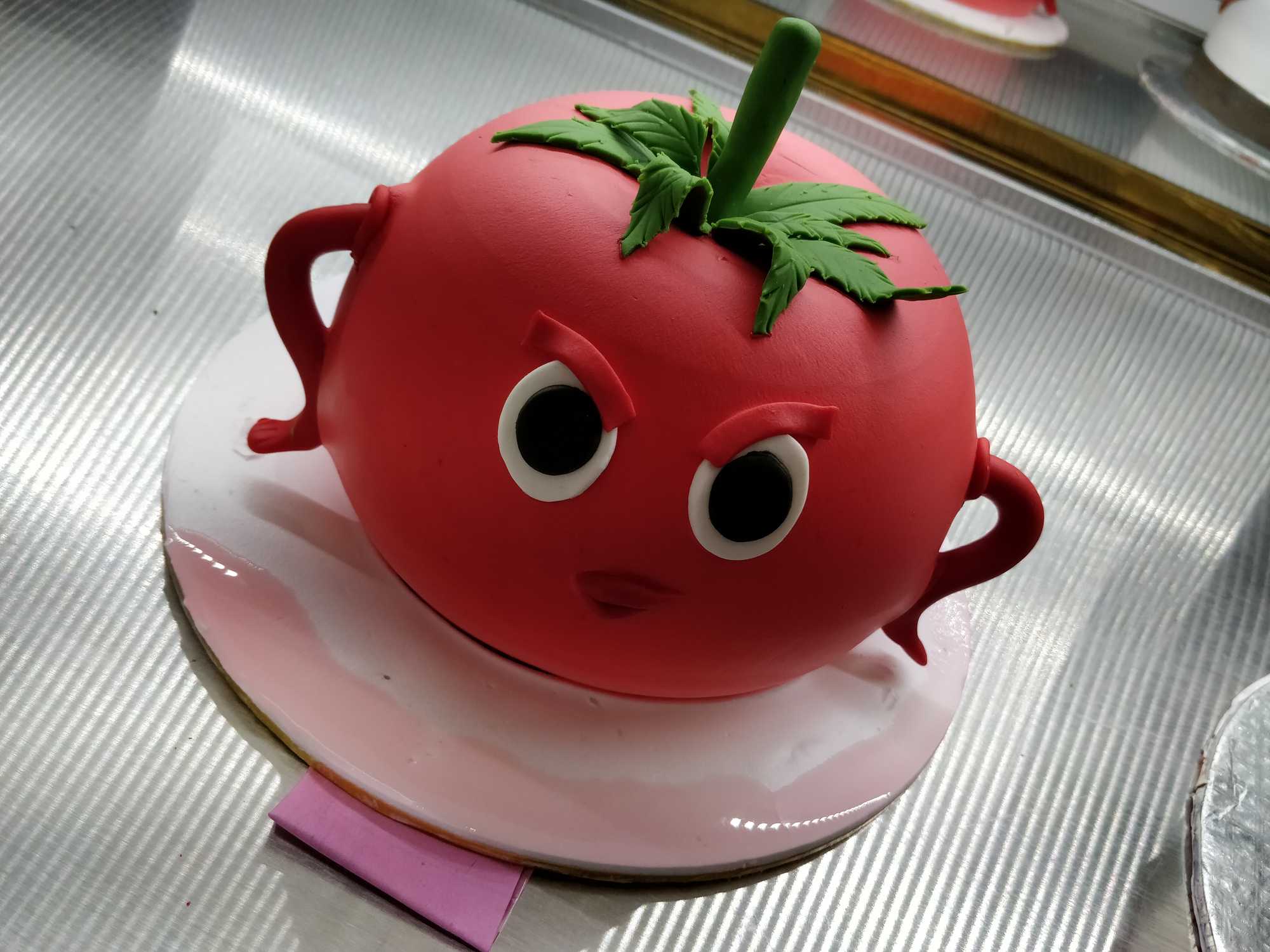 HBD027 - Tomato Cake