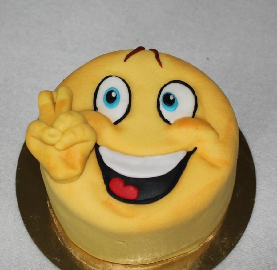 SMY023 - Smiley Cake